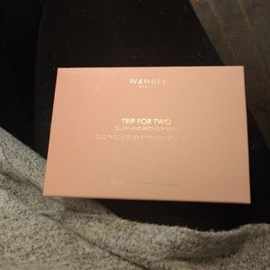 Wander trip for two blush and bronzer pallete